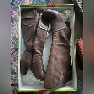 Size 8, Baretraps, knee-high boots